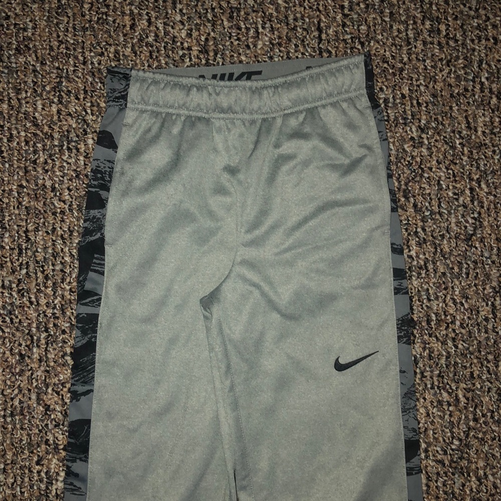 Youth boys nike sweatpants.